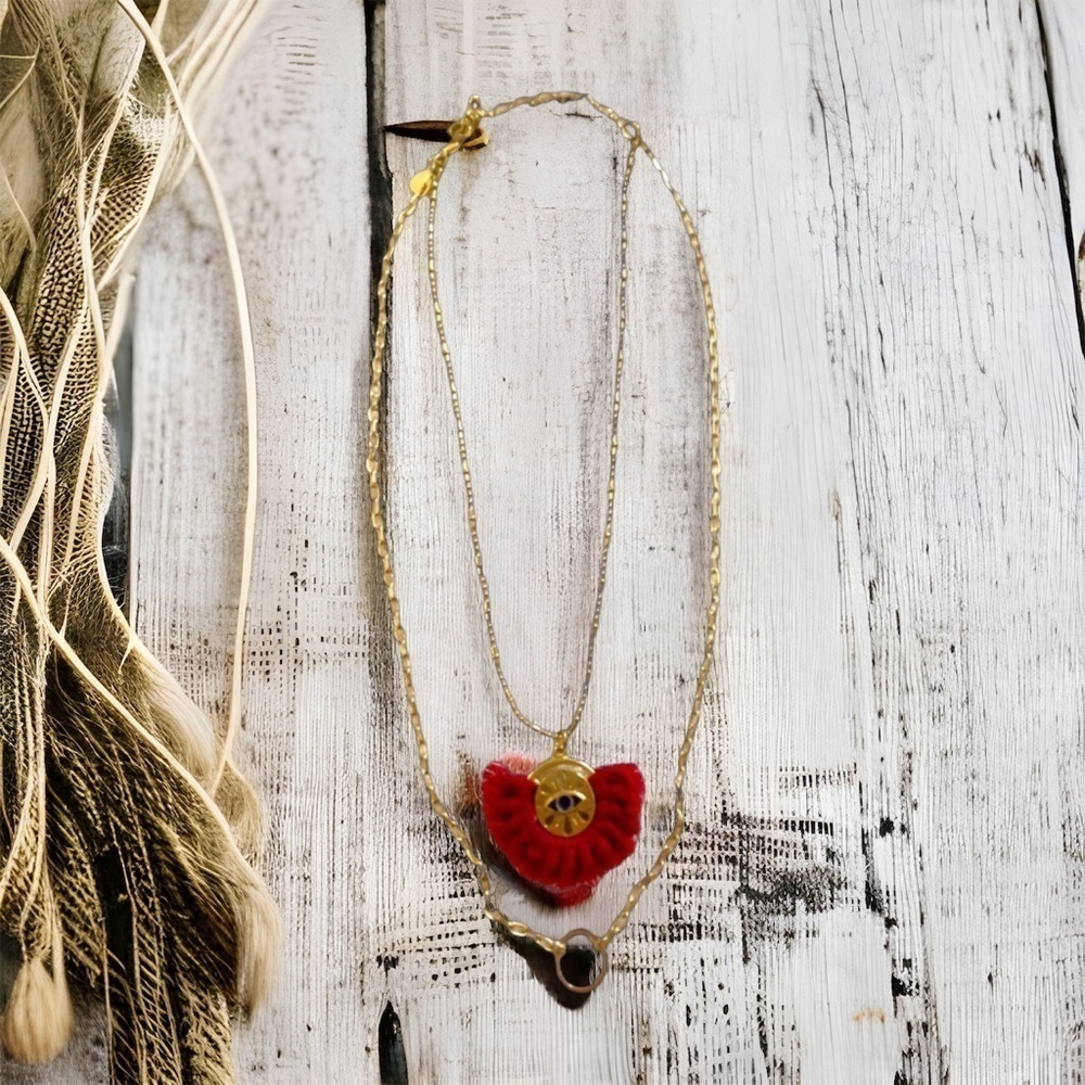 EUC gold toned tassel necklace